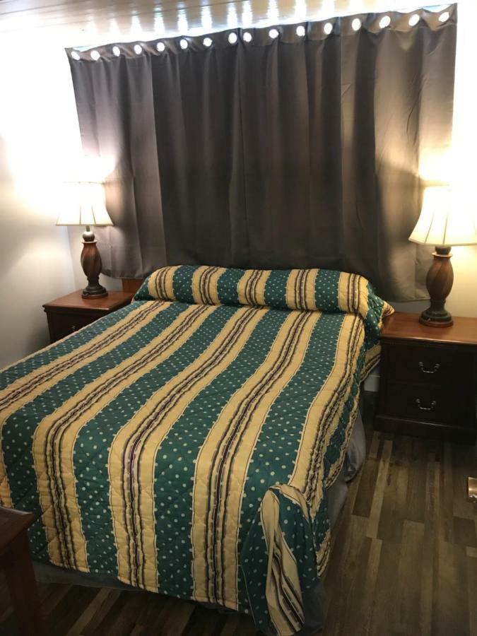 Oak Harbor Inn Extérieur photo